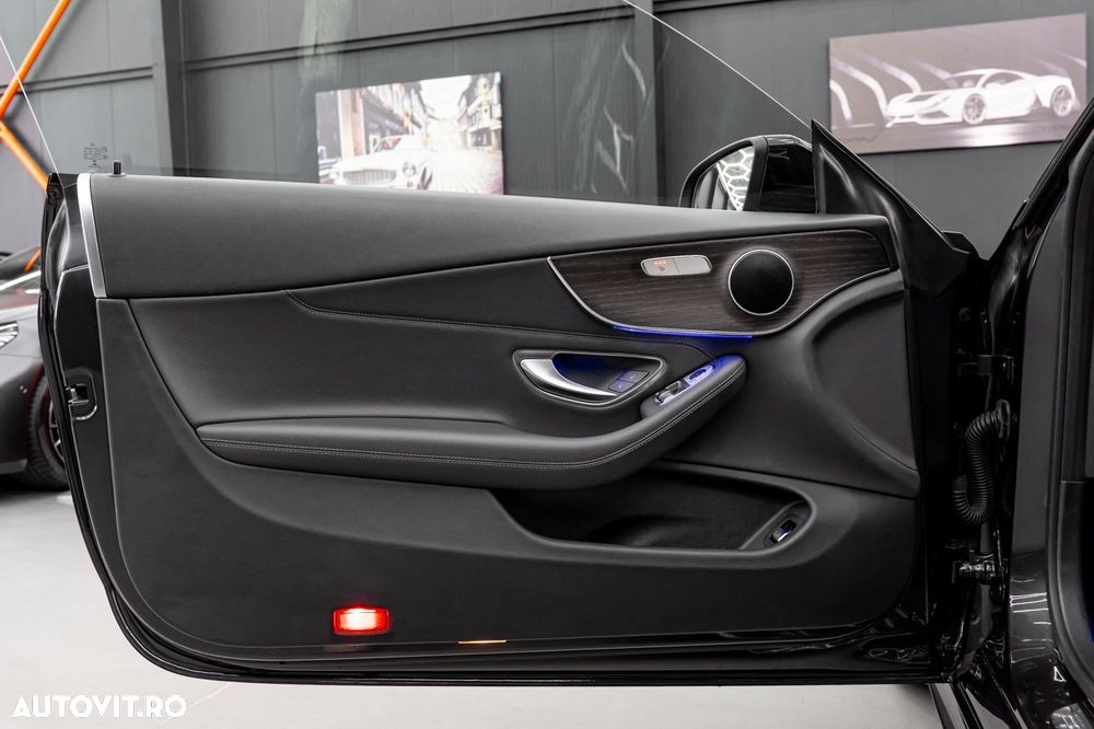Mercedes-Benz C 300 4MATIC Aut. - 38