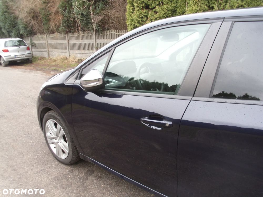 Peugeot 208 - 24