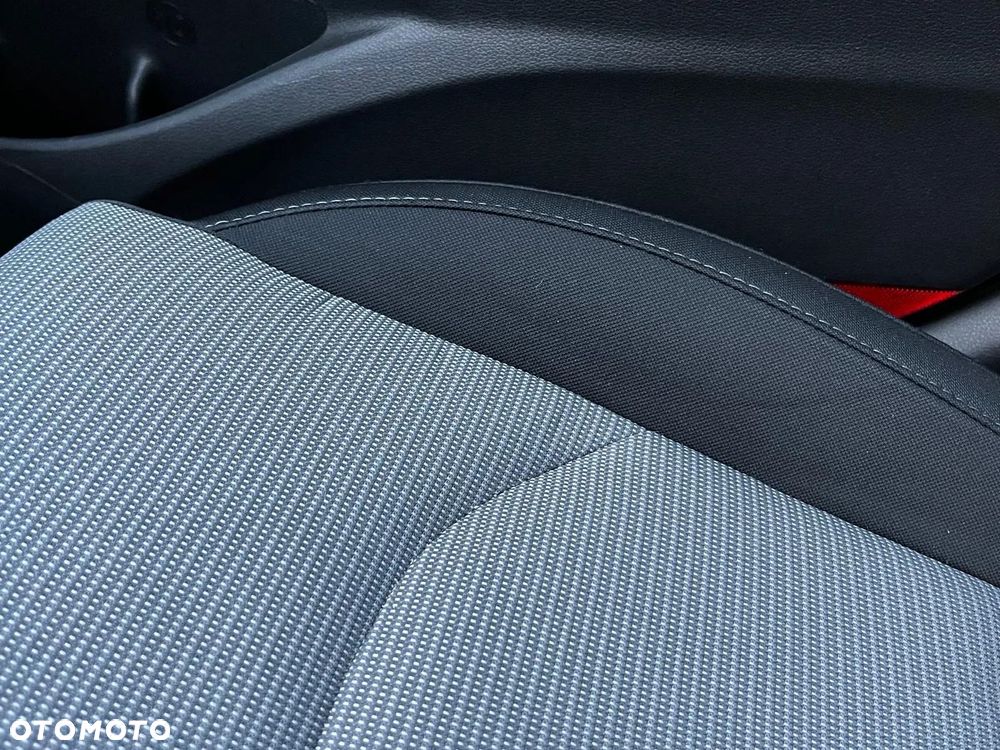 Hyundai i30 1.6 D Classic + - 30