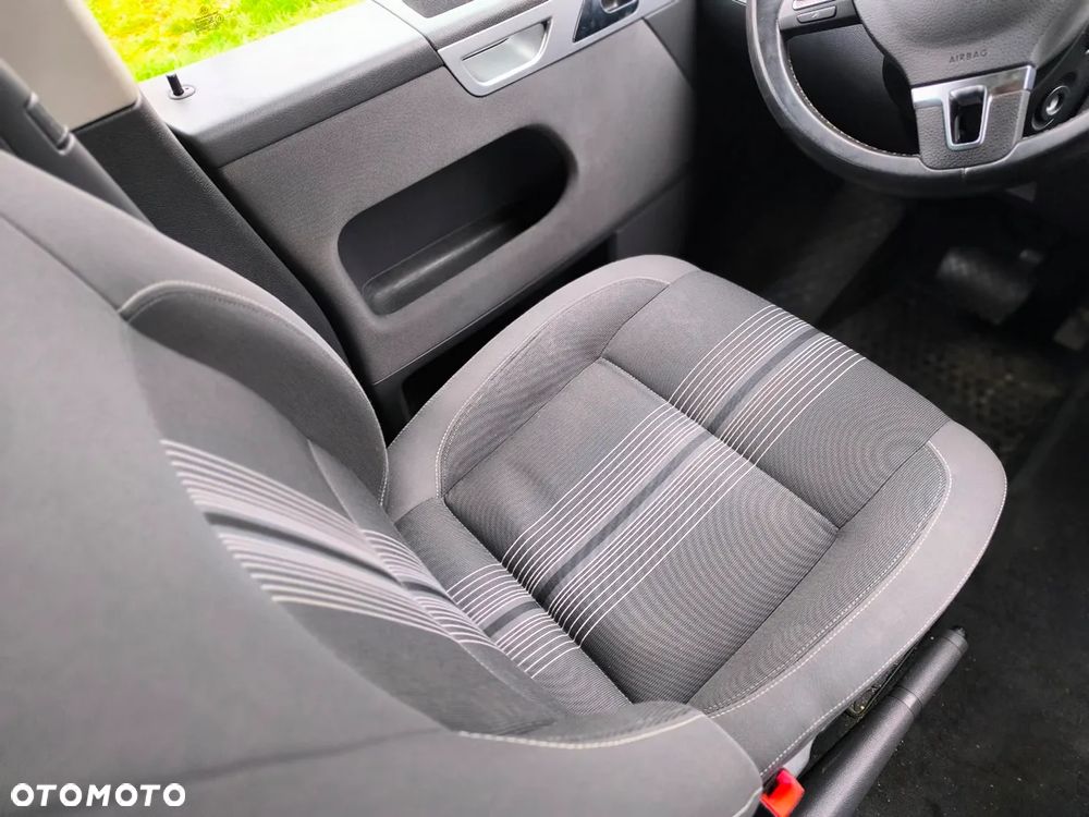 Volkswagen Multivan - 11