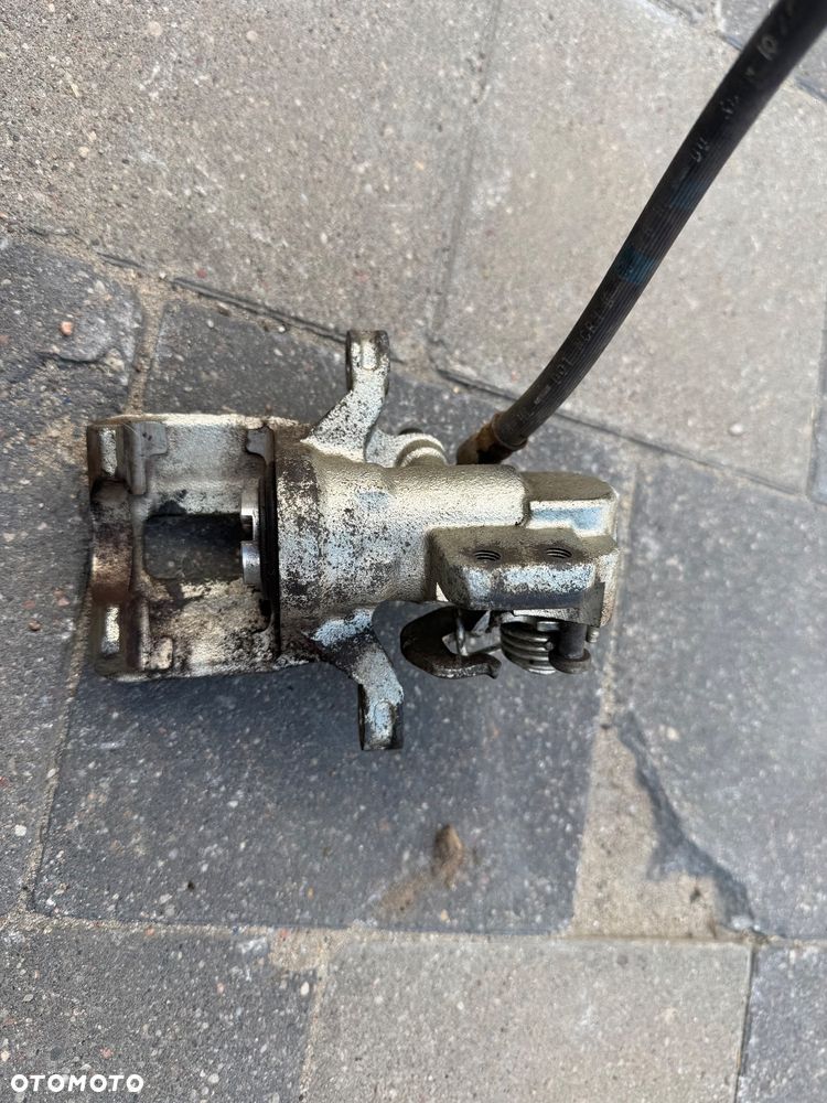 ZACISK PRAWY TYŁ HONDA JAZZ 02-08 JAK NOWY - 4