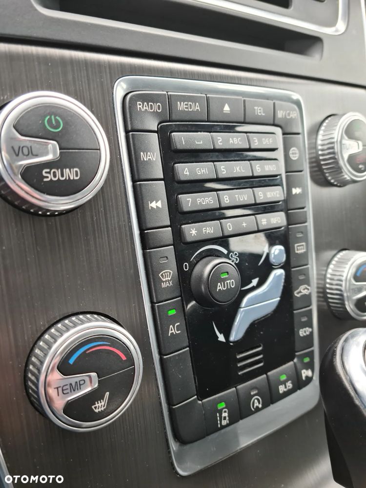 Volvo V60 D4 Drive-E Momentum - 32