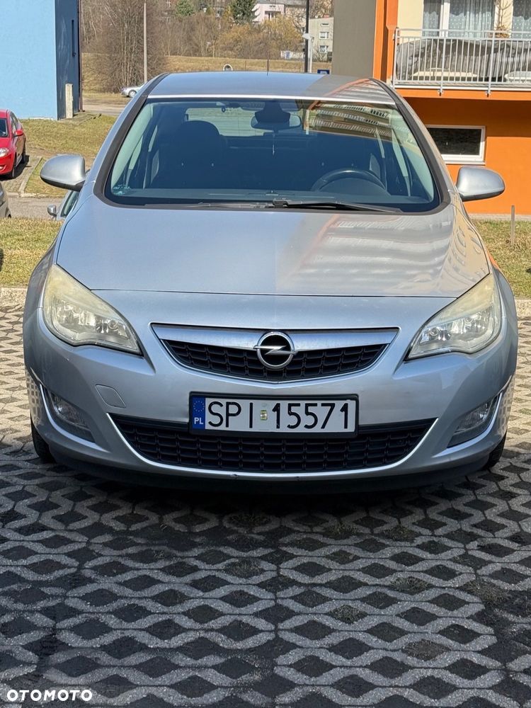 Opel Astra 2010 photo 2