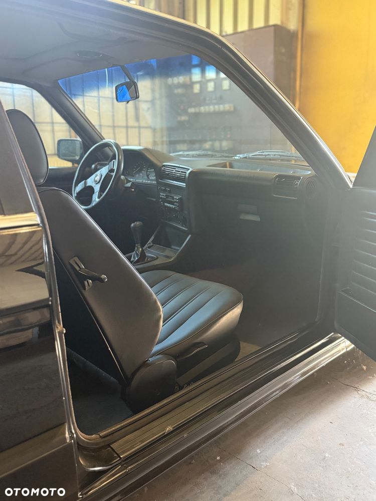 BMW Seria 3 318is - 15