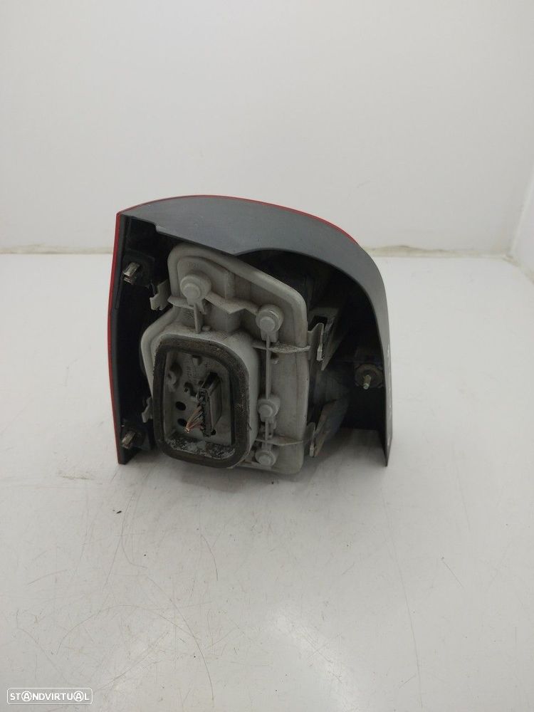 Farolim Stop Dto Volkswagen Polo (9N_) - 2