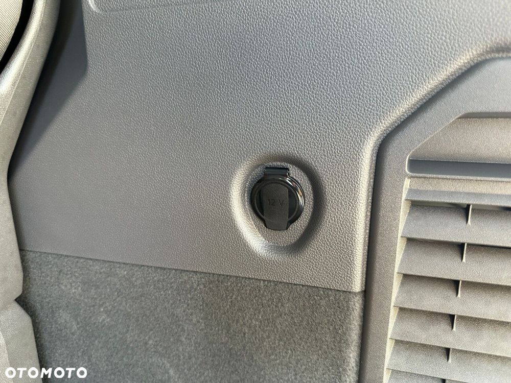 Volkswagen multivan Multivan Family L2 silnik: 2,0 l TDI SCR 150 KM / skrzynia biegów: 7-biegowa DSG rozstaw osi: 3124 mm - 31