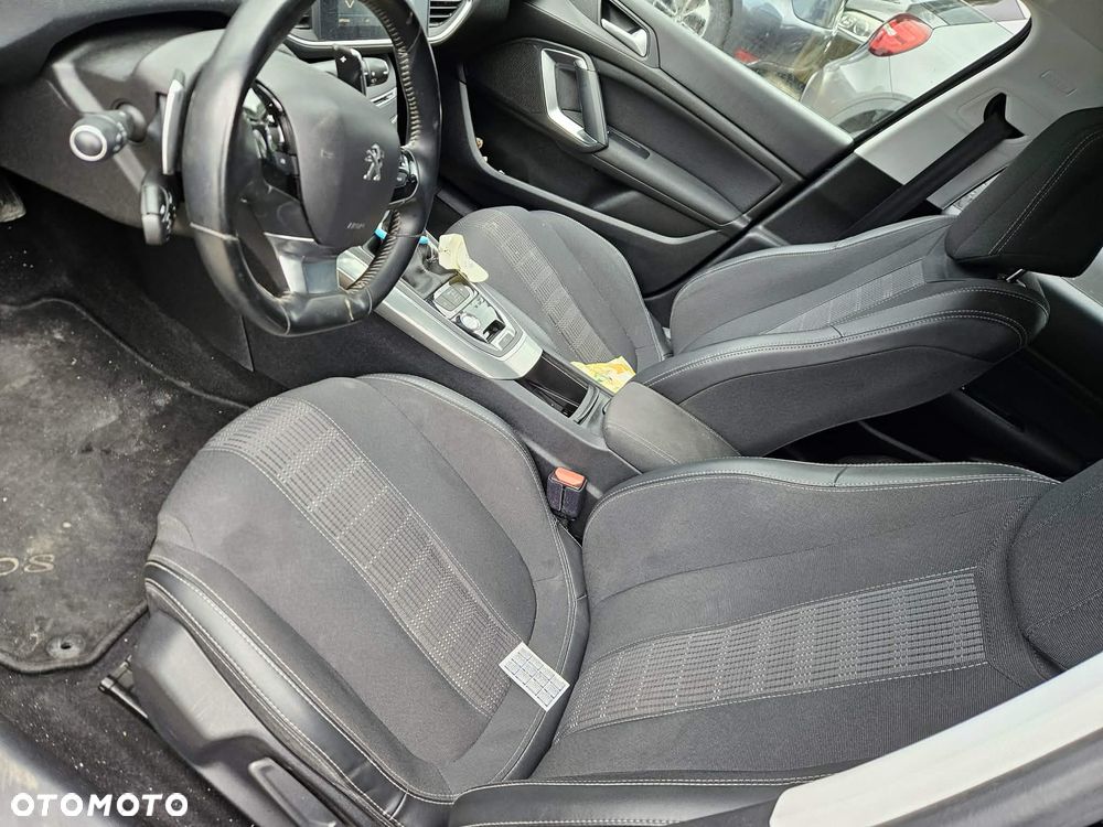 Peugeot 308 BlueHDi 130 EAT6 Stop & Start Active Business-Paket - 10