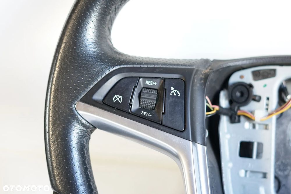 Kierownica skórzana multi Opel Astra J 13351022 - 2