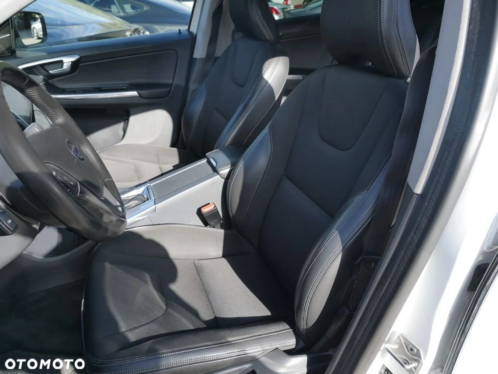 Volvo XC 60 D4 AWD Momentum - 22