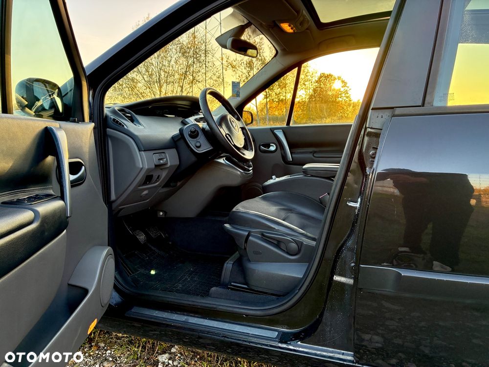 Renault Grand Scenic - 17