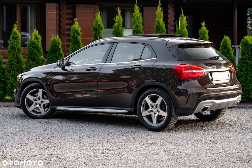 Mercedes-Benz GLA 250 4Matic 7G-DCT AMG Line - 14