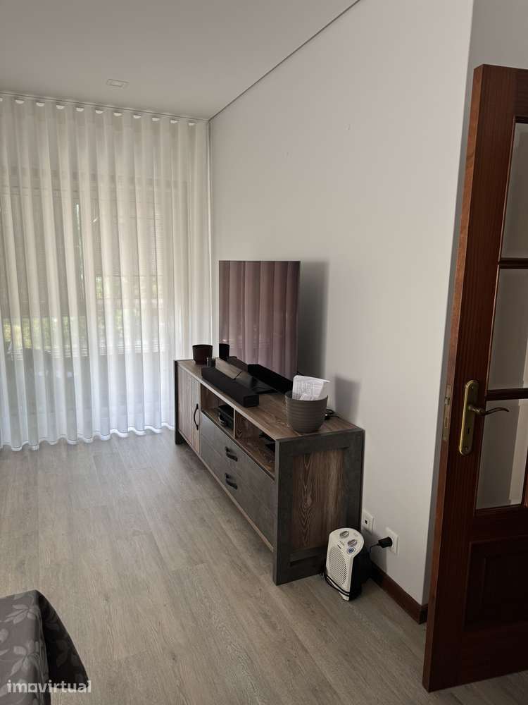 Apartamento T2 com garagem e varanda em Milheirós - Grande imagem: 3/8
