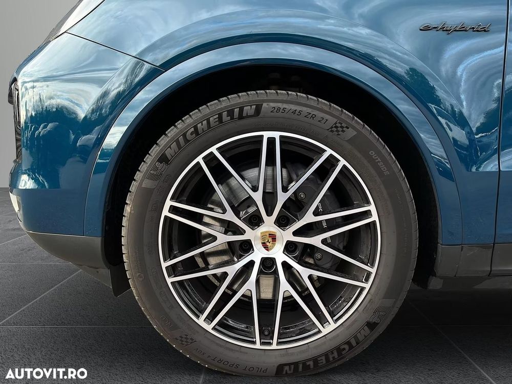 Porsche Cayenne Coupe E-Hybrid - 6