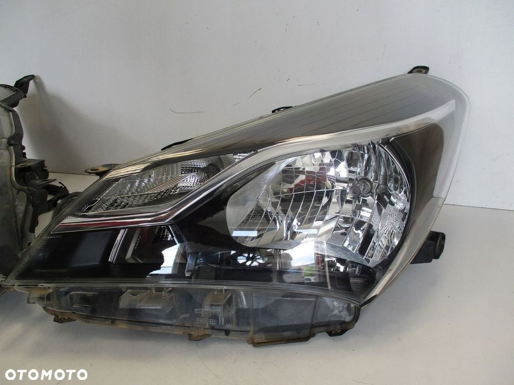 Lampa TOYOTA YARIS 3 III PRAWA 17R - 2
