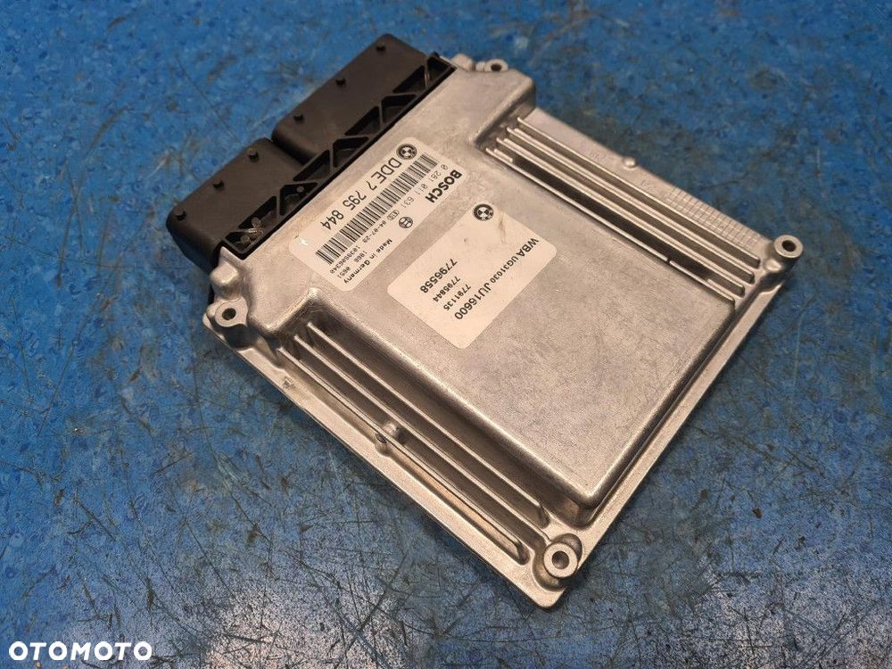 BMW 118 E87 2.0D  STEROWNIK SILNIKA 0281011631 - 4