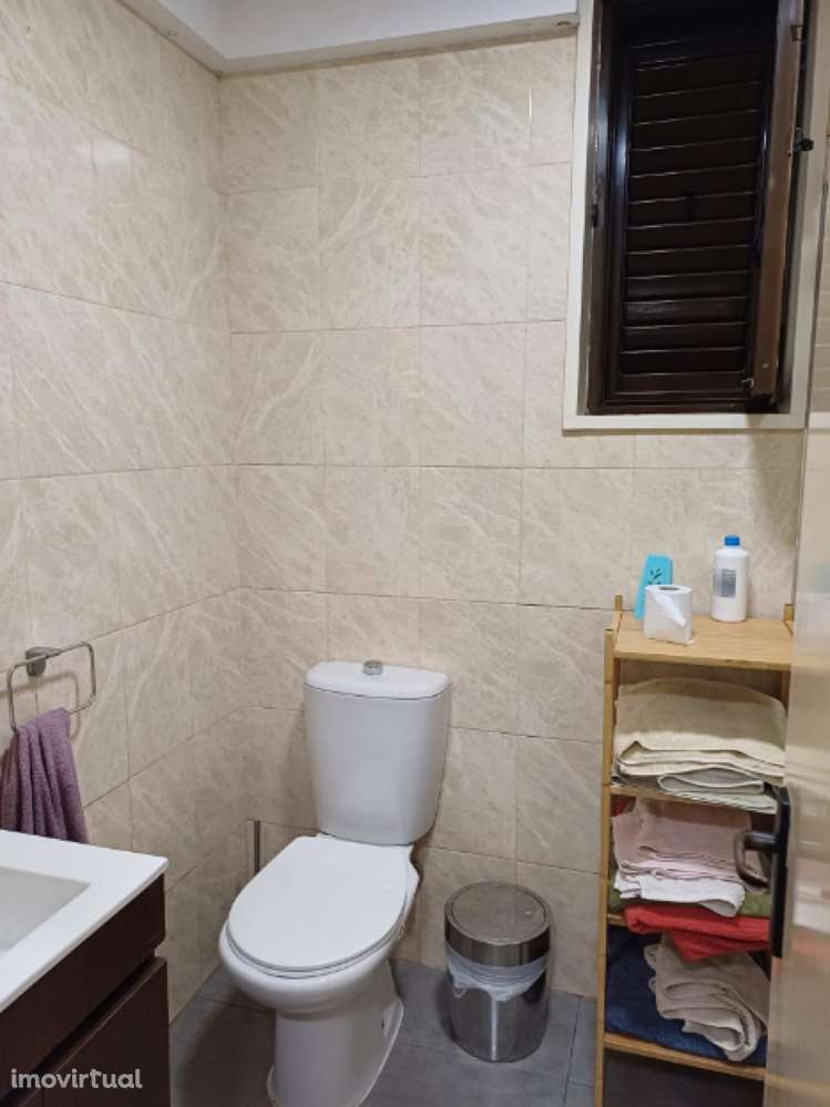 Quarto - localizado em Lordelo do Ouro Porto - Grande imagem: 5/10