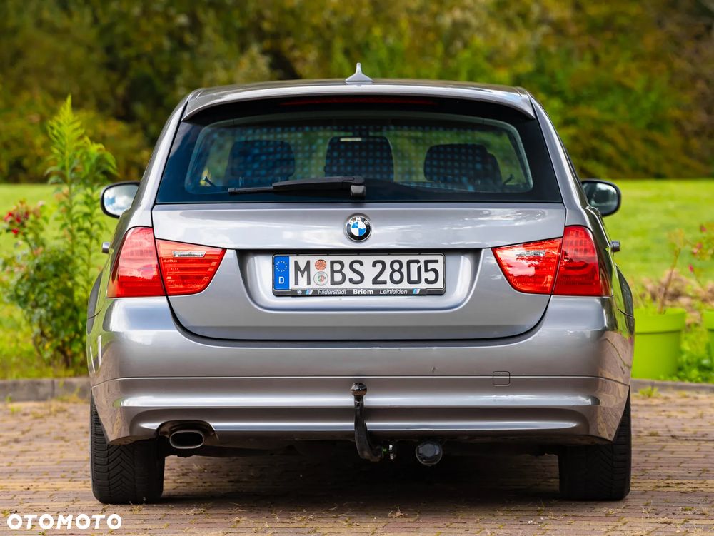 BMW Seria 3 318d DPF Touring - 8