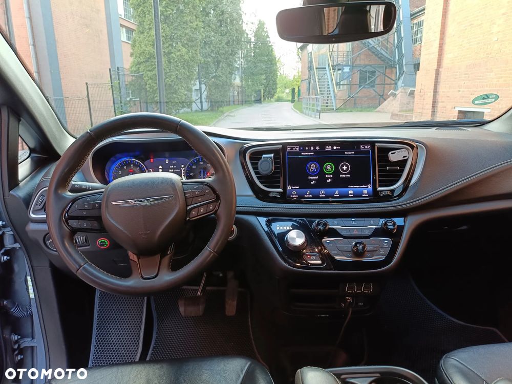 Chrysler Pacifica - 9