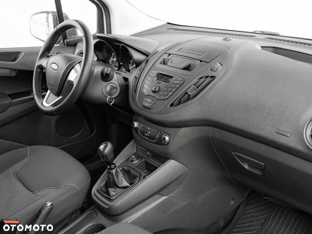 Ford Transit Courier - 23