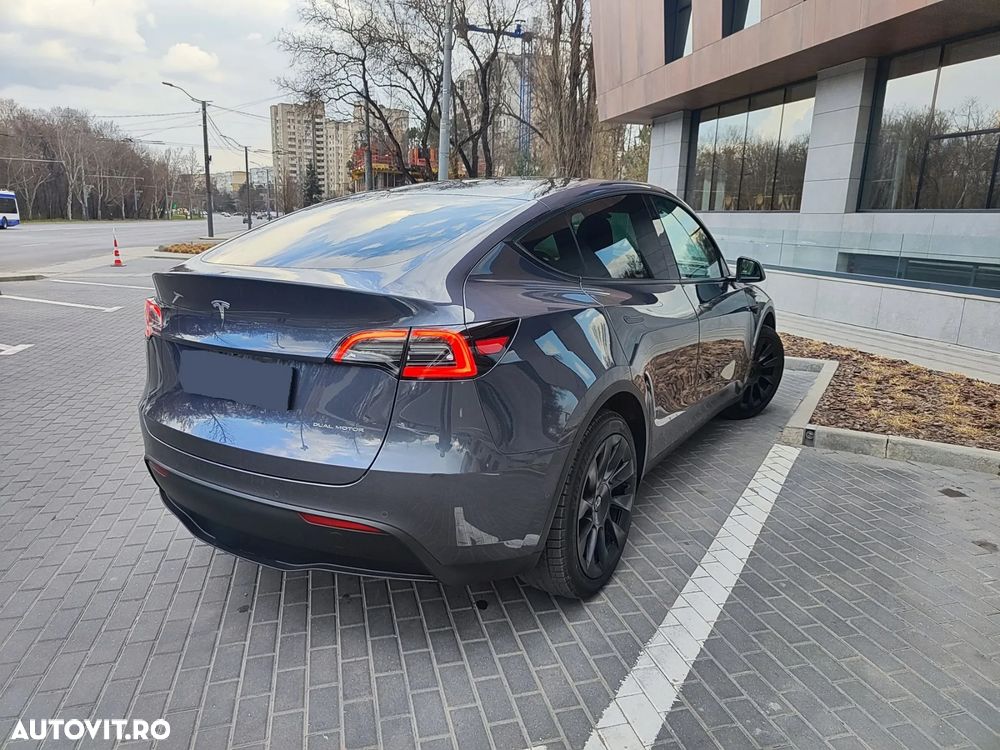 Tesla Model Y - 9