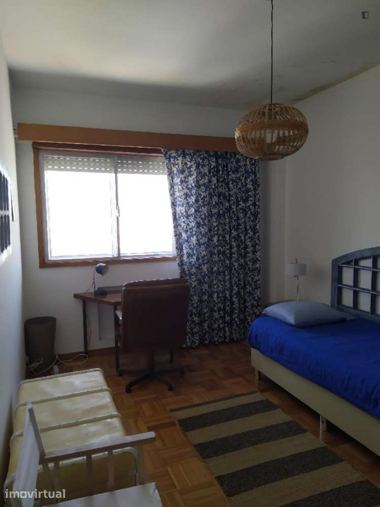 Quarto - localizado em Santo Ildefonso Porto - Grande imagem: 2/6