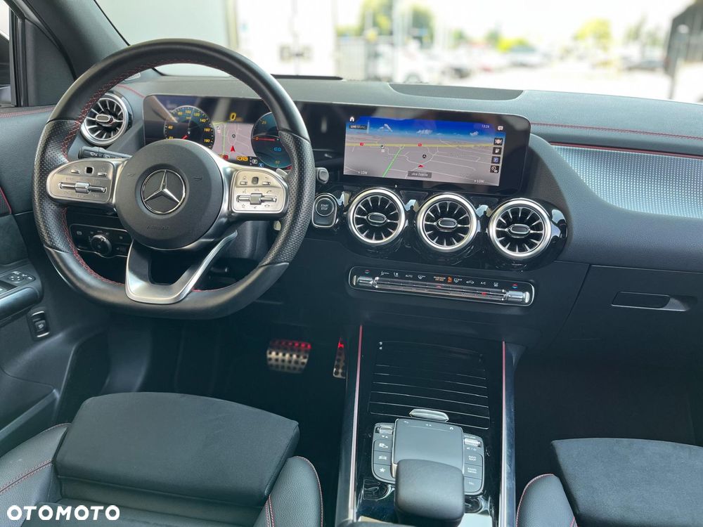 Mercedes-Benz EQA 300 66.5kWh 4-Matic AMG Line - 11
