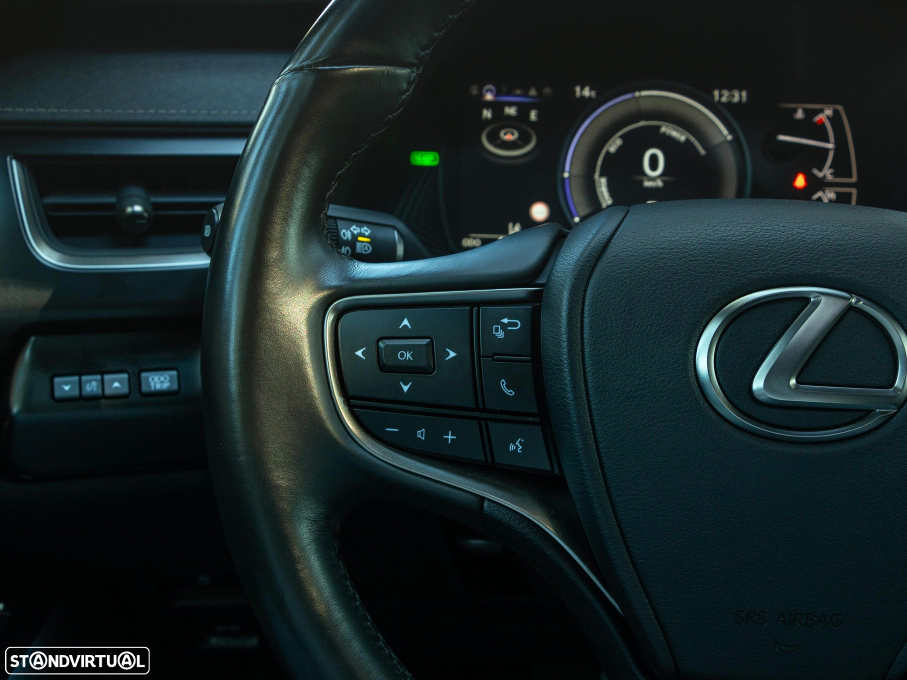 Lexus ux-250h Sport - 31