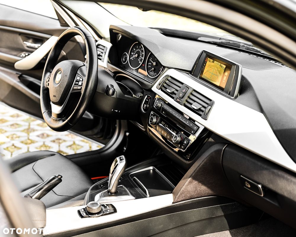 BMW Seria 3 320i xDrive Edition Luxury Line Purity - 17