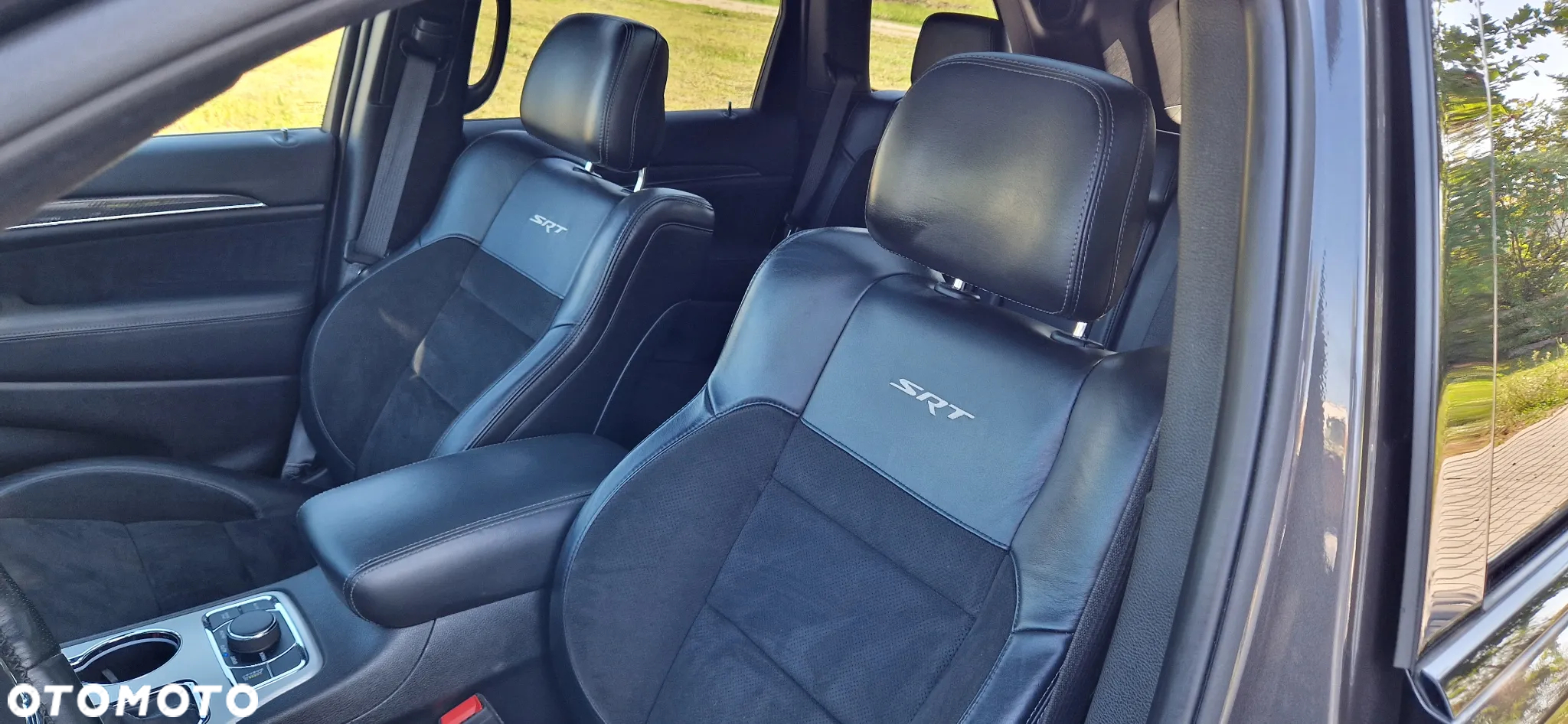 Jeep Grand Cherokee - 12