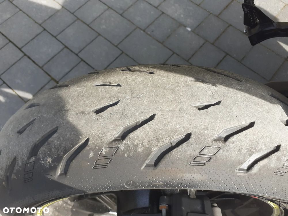 Suzuki GSX - 6