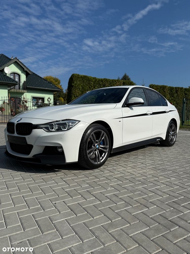 BMW Seria 3 330i xDrive M Sport - 14