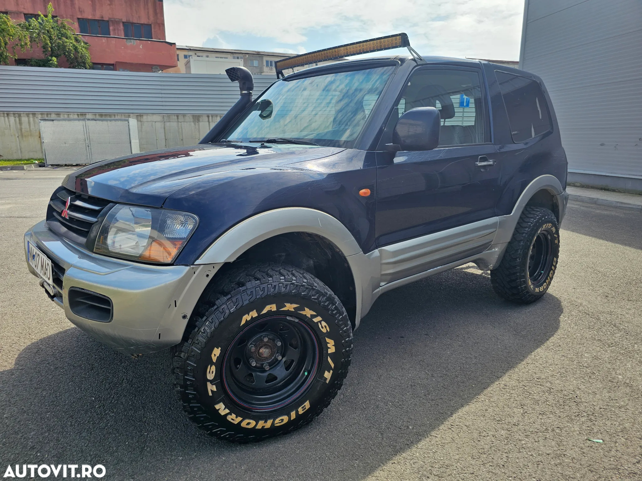 Mitsubishi Pajero - 2