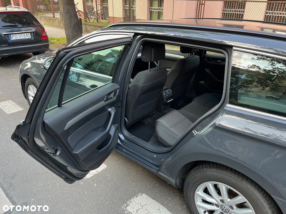 Volkswagen Passat 2.0 TDI SCR DSG Comfortline - 24