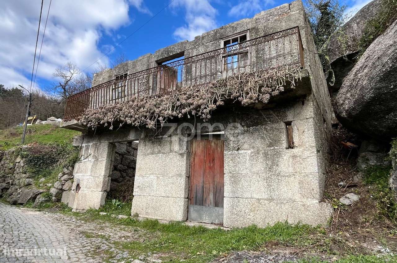 Casa centenária para reconstrução em Ansiães, Amarante - Grande imagem: 4/42