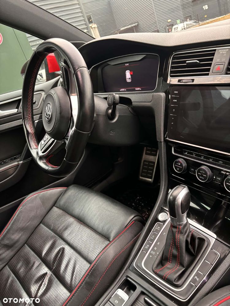 Volkswagen Golf - 10