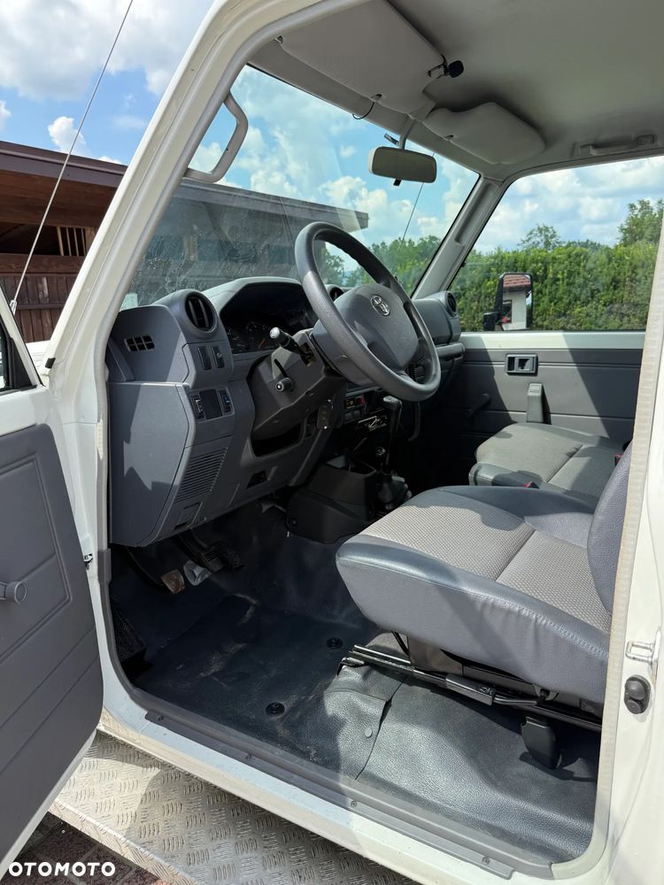 Toyota Land Cruiser - 6