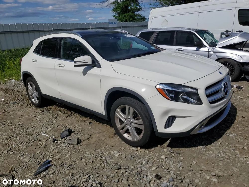 Mercedes-Benz GLA - 1