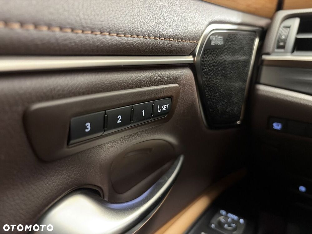 Lexus ES 300h Prestige - 19