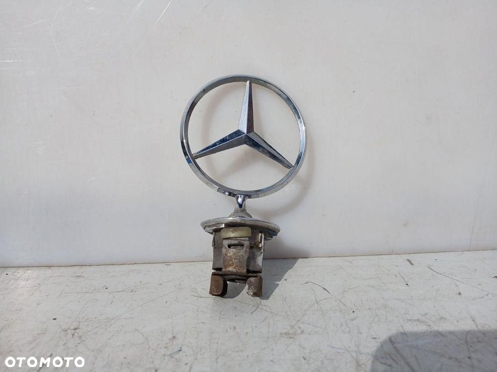 EMBLEMAT ZNACZEK LOGO CELOWNIK MERCEDES C-KLASA W203 E-KLASA W211 - 2