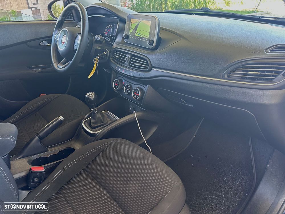 Fiat Tipo Station Wagon 1.6 M-Jet Lounge Tech - 25