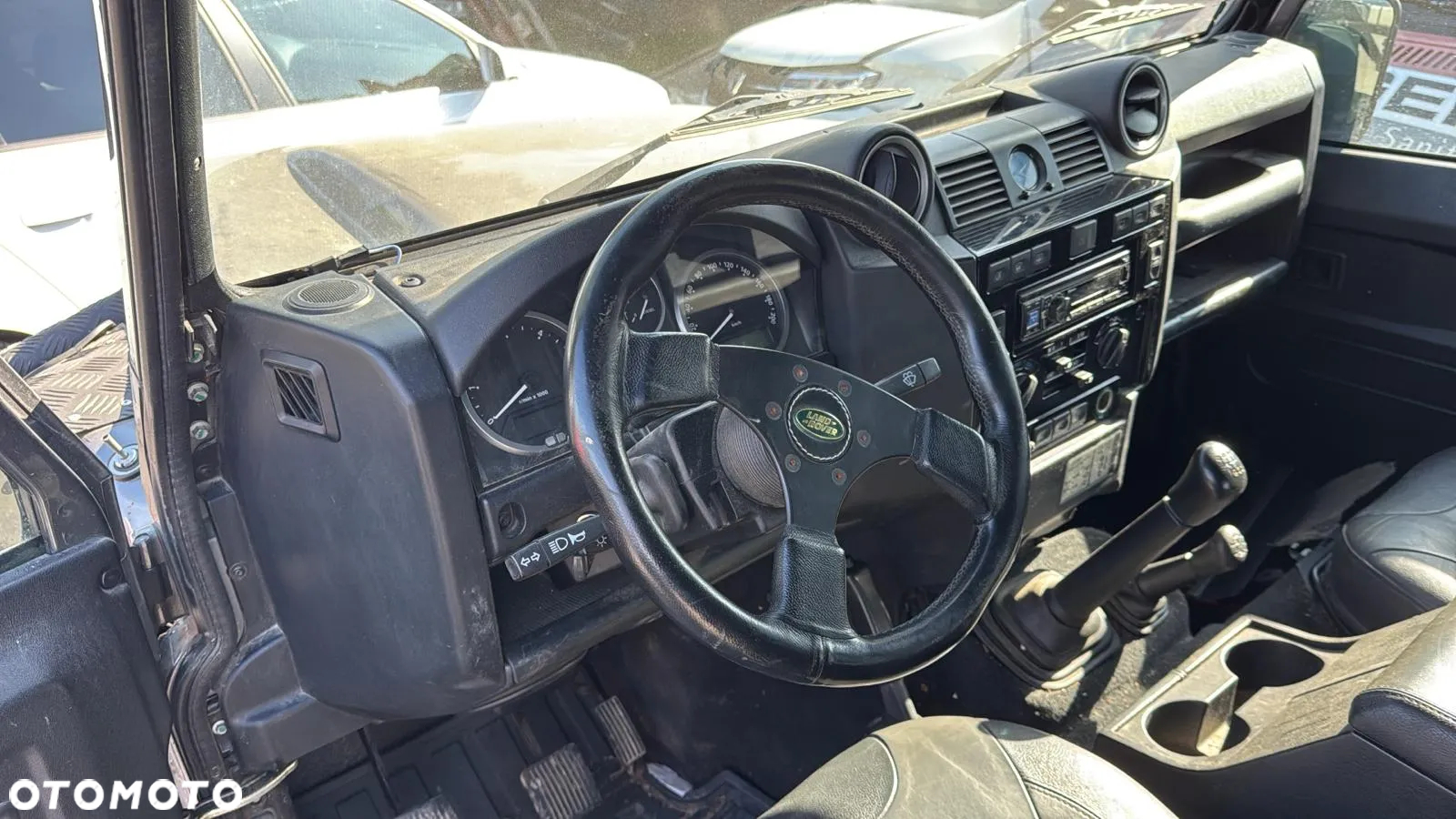 Land Rover Defender - 13
