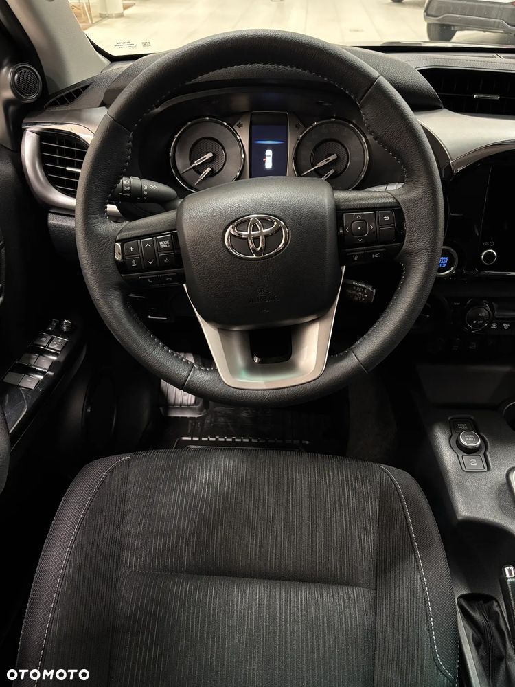 Toyota Hilux - 12