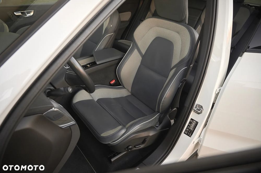 Volvo XC 60 D4 R-Design - 25