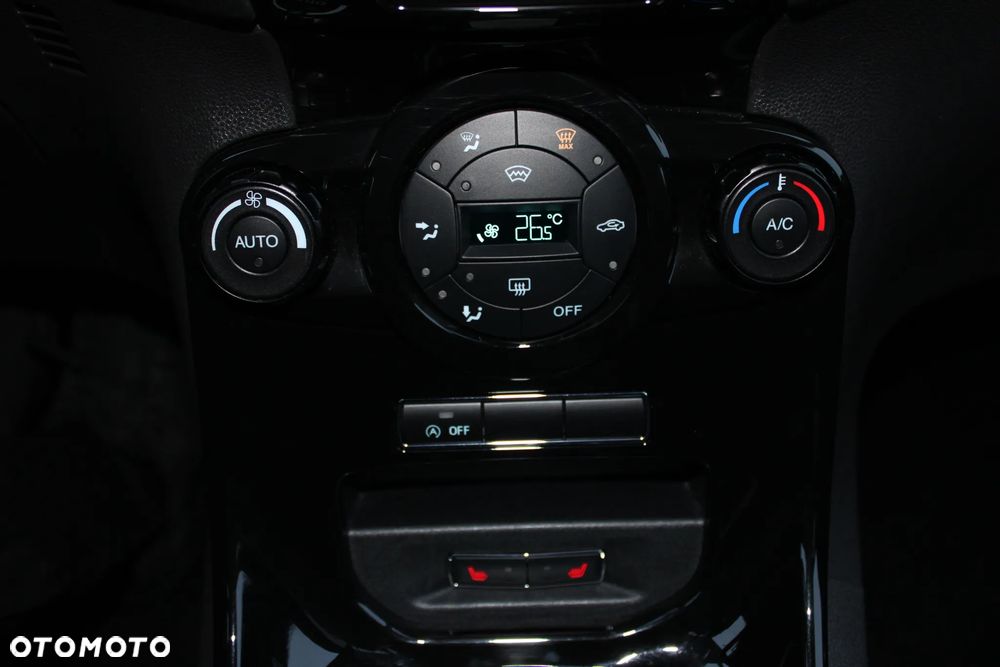 Ford Fiesta - 25