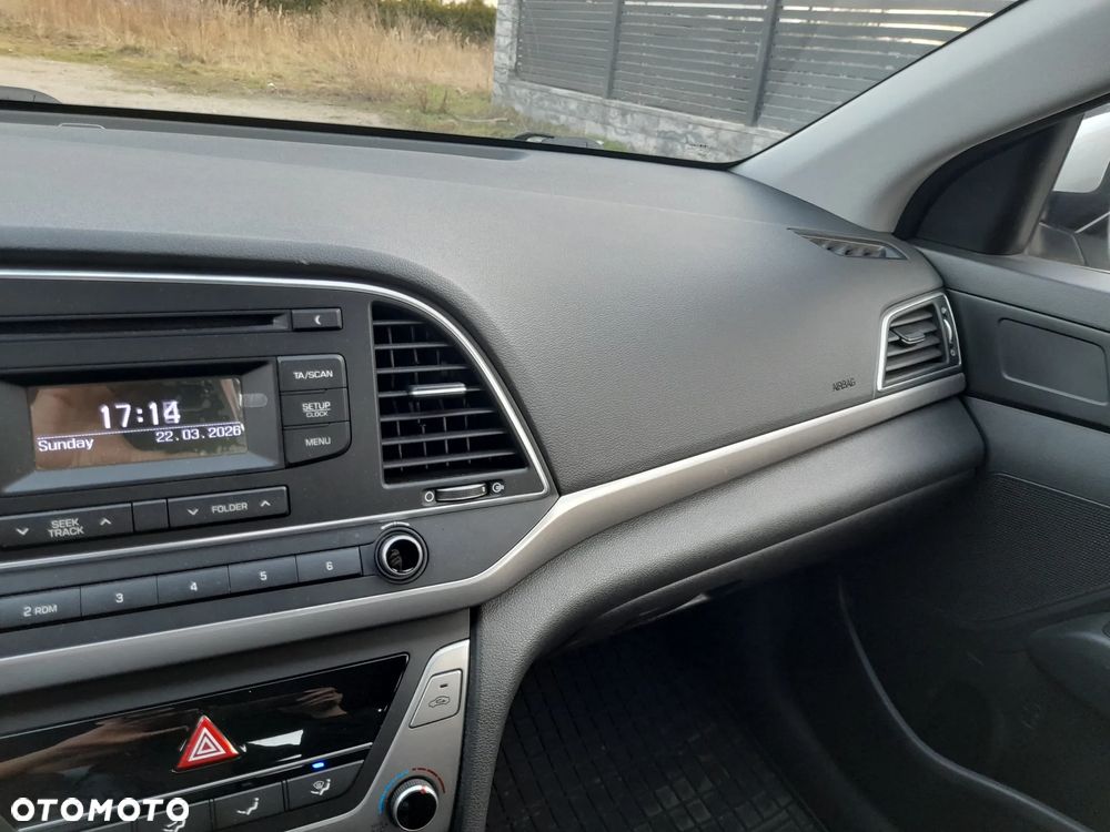 Hyundai Elantra 1.6 Classic Plus - 17