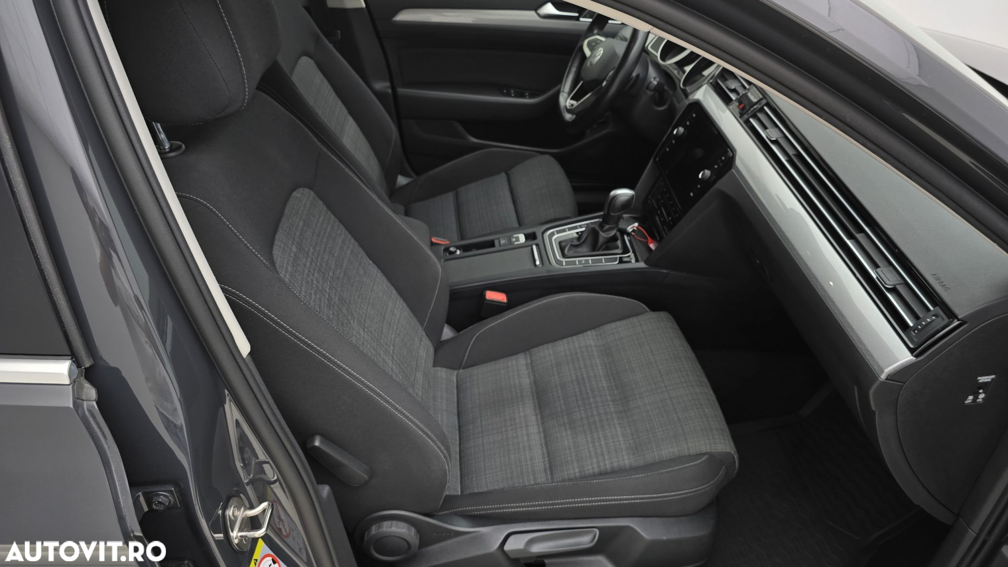 Volkswagen Passat 2.0 TDI DSG Comfortline - 19