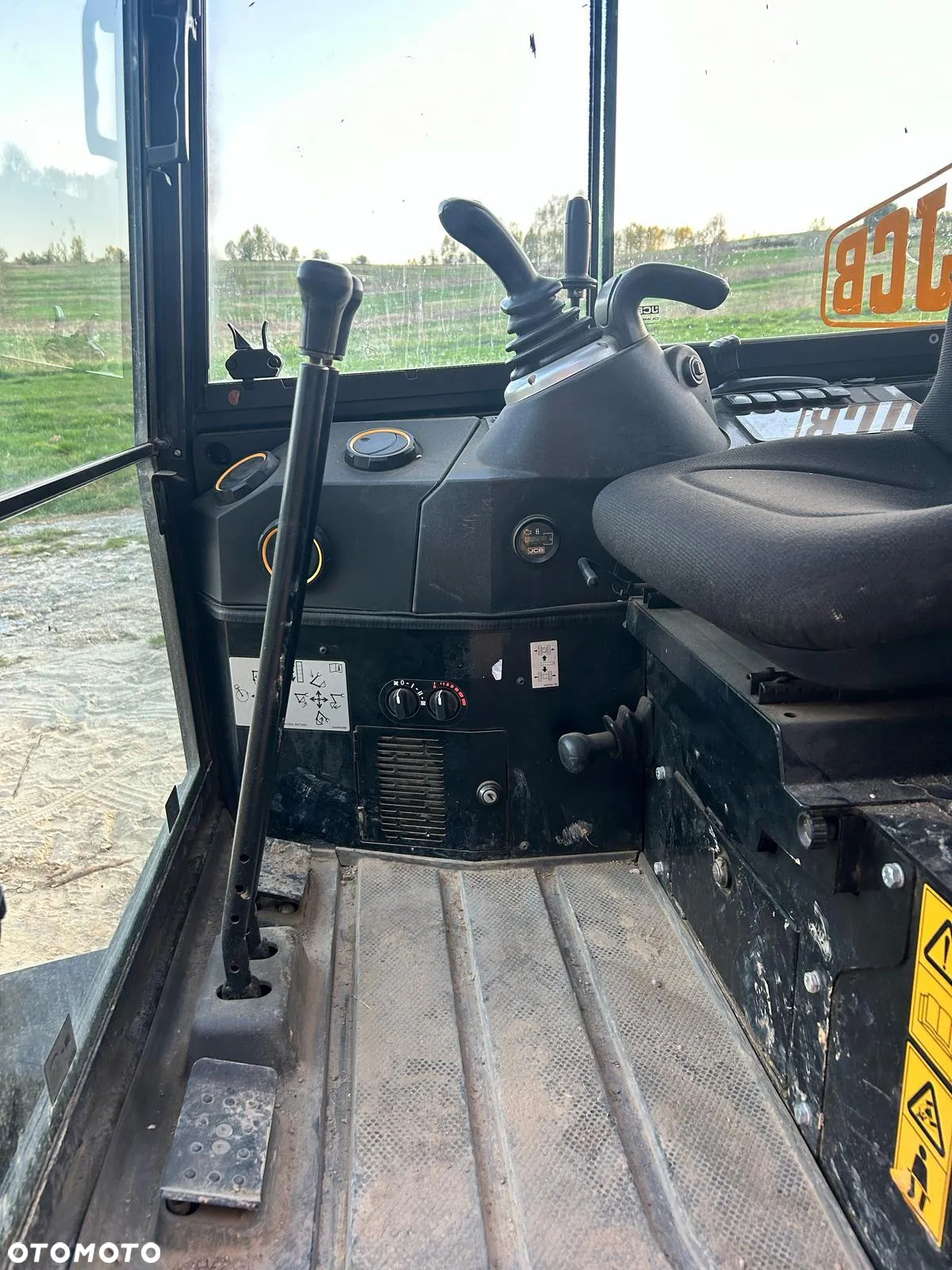 JCB 16C-1 - 12