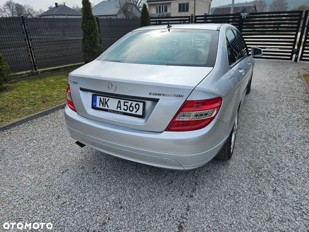 Mercedes-Benz Klasa C 180 K BlueEff Elegance - 29