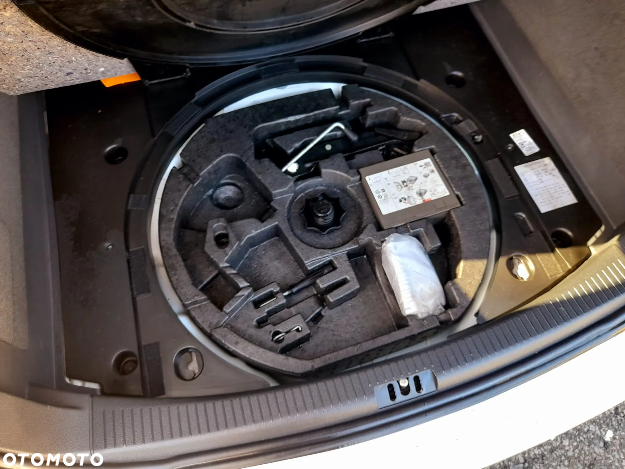 Volkswagen Touran 2.0 TDI DPF Highline - 32