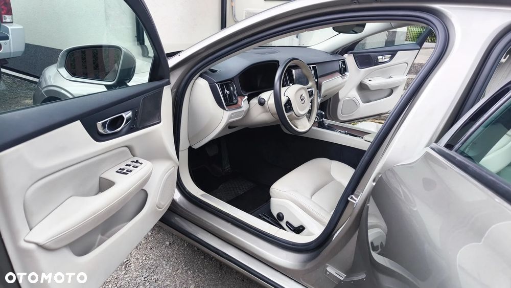 Volvo S60 T5 Momentum Pro - 17